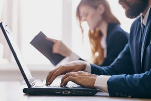 Lenovo ThinkBook 16p G2 jest wyposażony w Intel Wi-Fi 6, który wykorzystuje technologię 802.11ax nowej generacji, aby zapewnić prędkość do 2,4 Gb/s i ultra-niskie opóźnienia