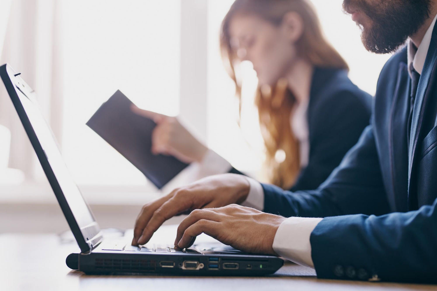 Lenovo ThinkBook 16p G2 jest wyposażony w Intel Wi-Fi 6, który wykorzystuje technologię 802.11ax nowej generacji, aby zapewnić prędkość do 2,4 Gb/s i ultra-niskie opóźnienia